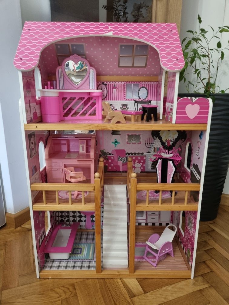 Drewniany duży domek dla lalek