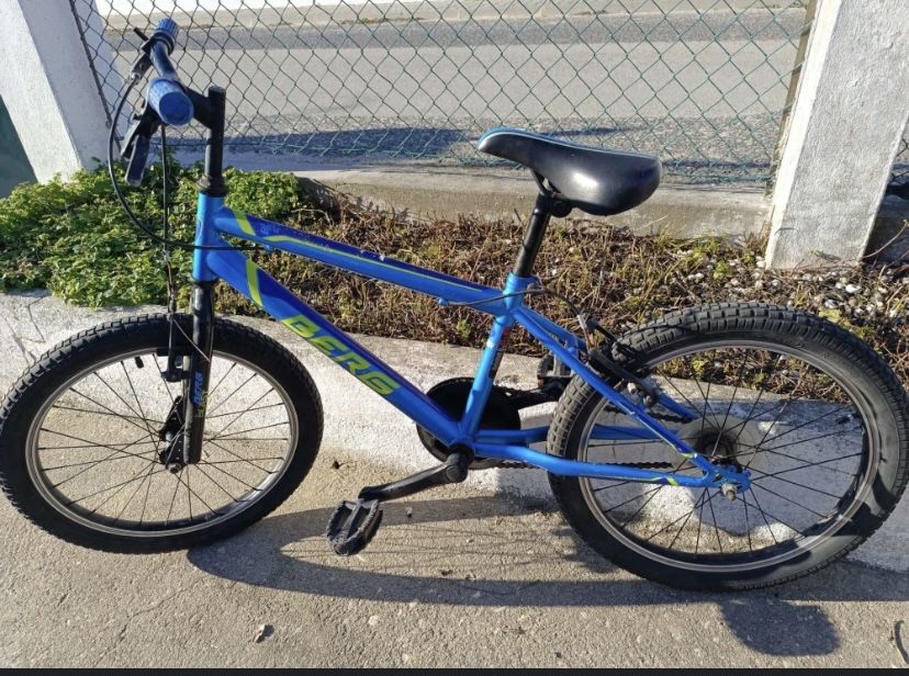 Bicicleta de tamanho médio nunca usada