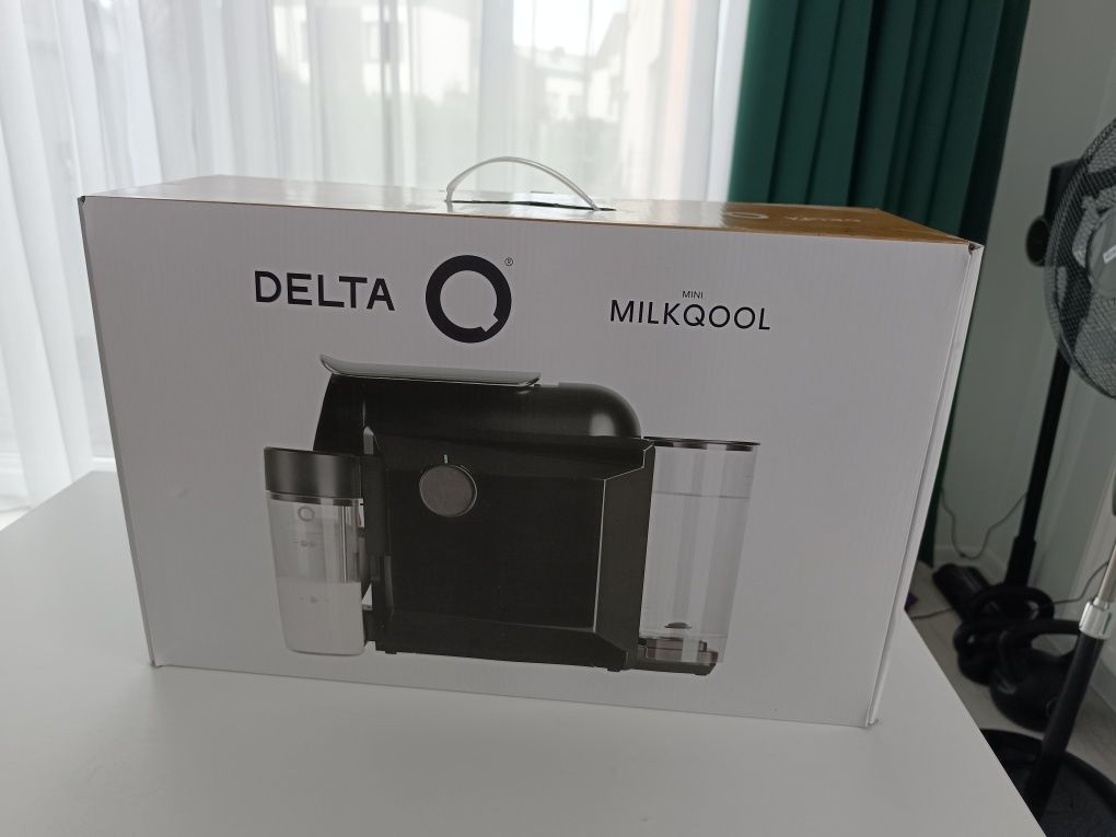 Ekspres kapsułkowy Delta Milkqool ze spieniaczem