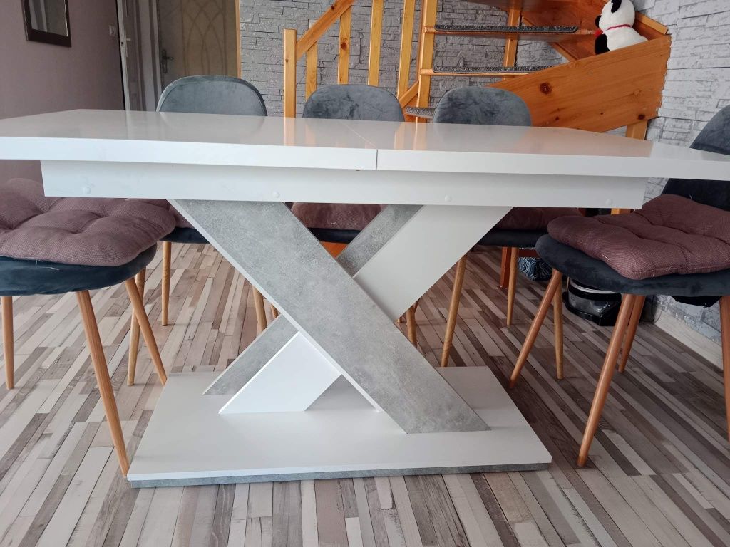 Stół biały rozkładany