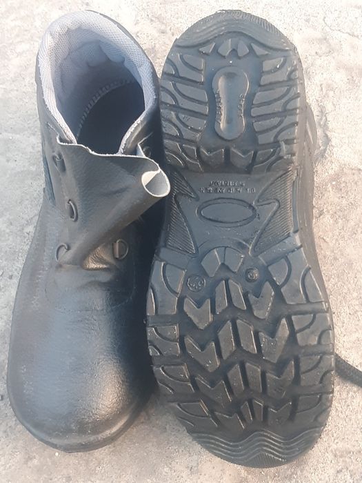 Продаються жiночi  ботинки для роботи