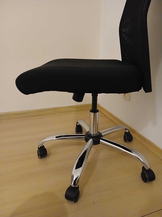 Krzesło biurowe BILLUM Jysk siatka - czarne