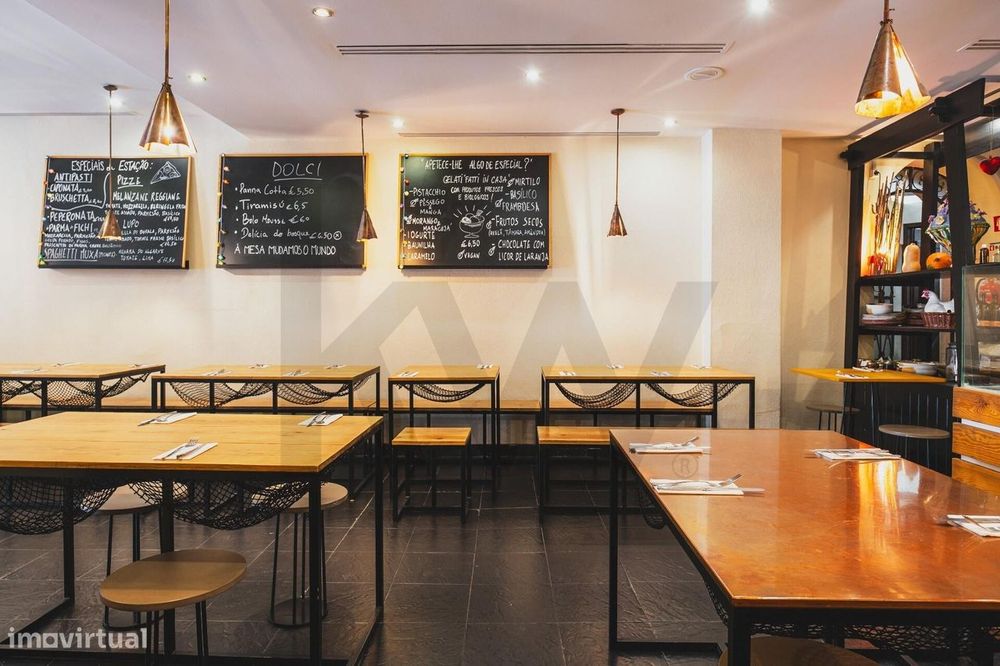 Trespasse Restaurante Praça das Flores, rentável, no centro de tudo e