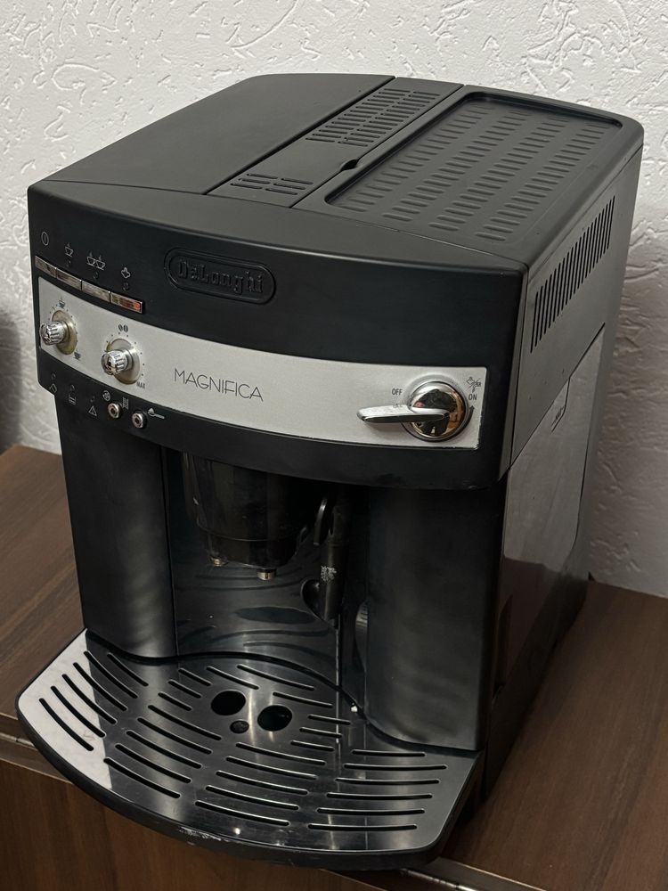 Кавоварка Delonghi Magnifica esam 3000