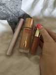 zestaw kosmetyków, baza charlotte tusz too faced i róz rare beauty