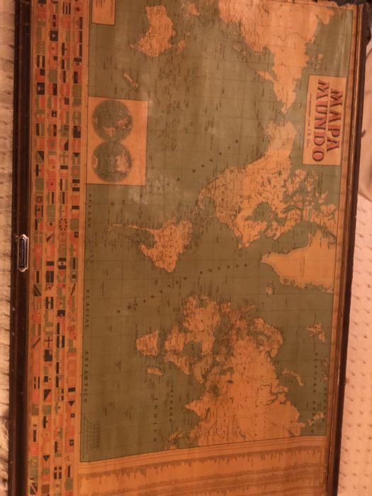 Mapa mundo escolar antigo