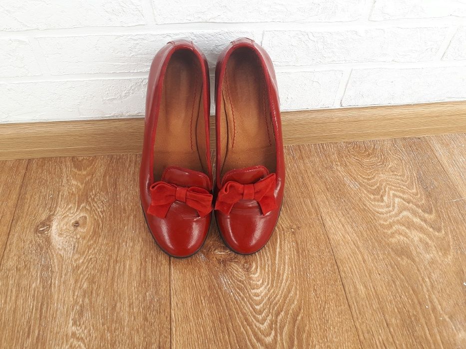 Продам шкіряні туфлі, лофери, балетки 38