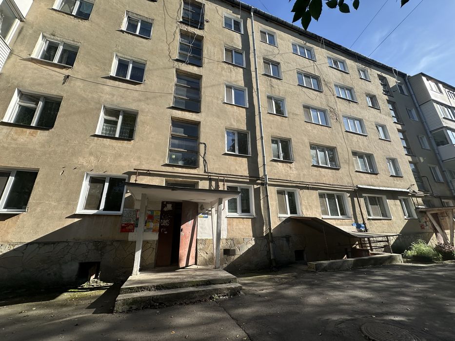 Продам 3-кімнатну квартру . Центр . З виглядом на річку