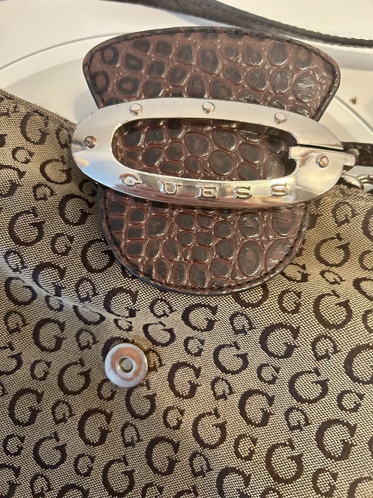 Brązowa materiałowa torebka na ramię/do ręki GUESS by Marciano