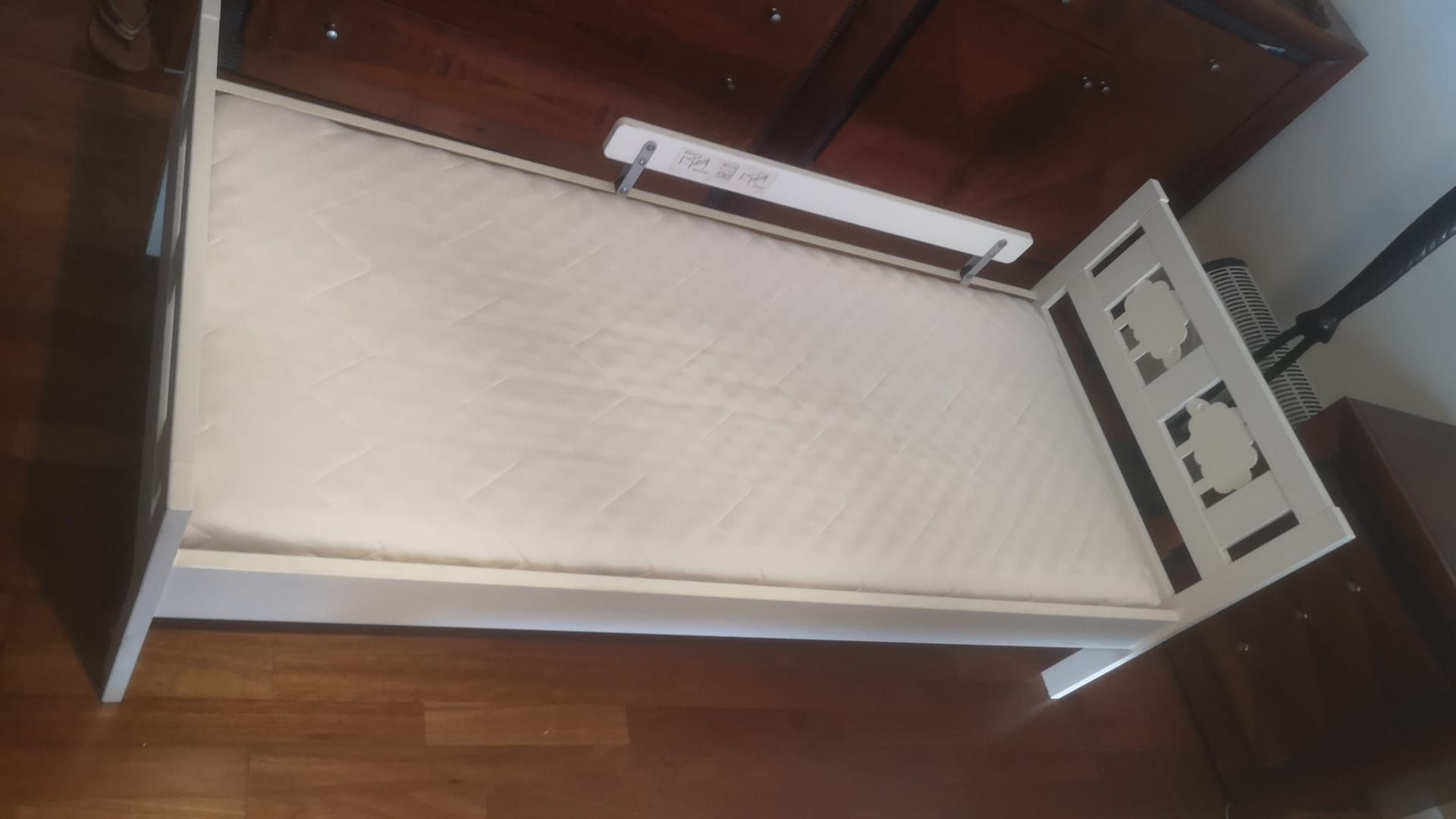 Cama de criança, com estrado e colchão