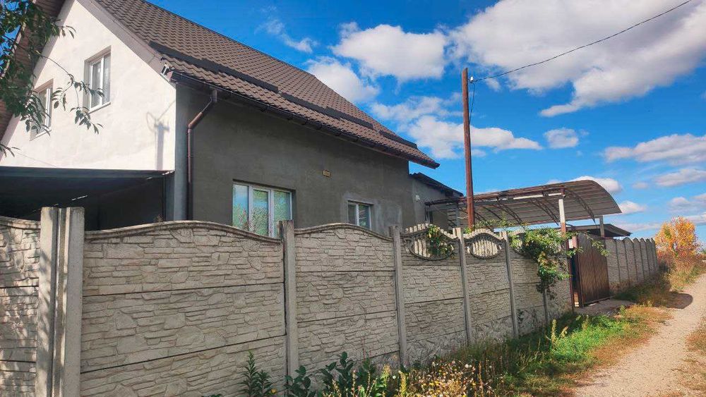 Продам будинок з усіма зручностями, Коротич