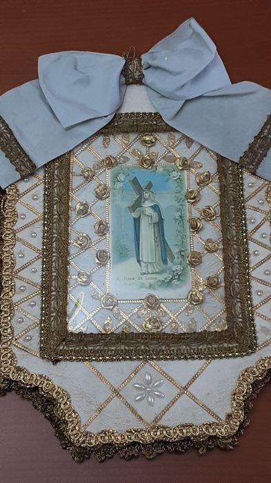 Vendo  Relicário  ou Registo feito à  mão com santa rosa de Lima