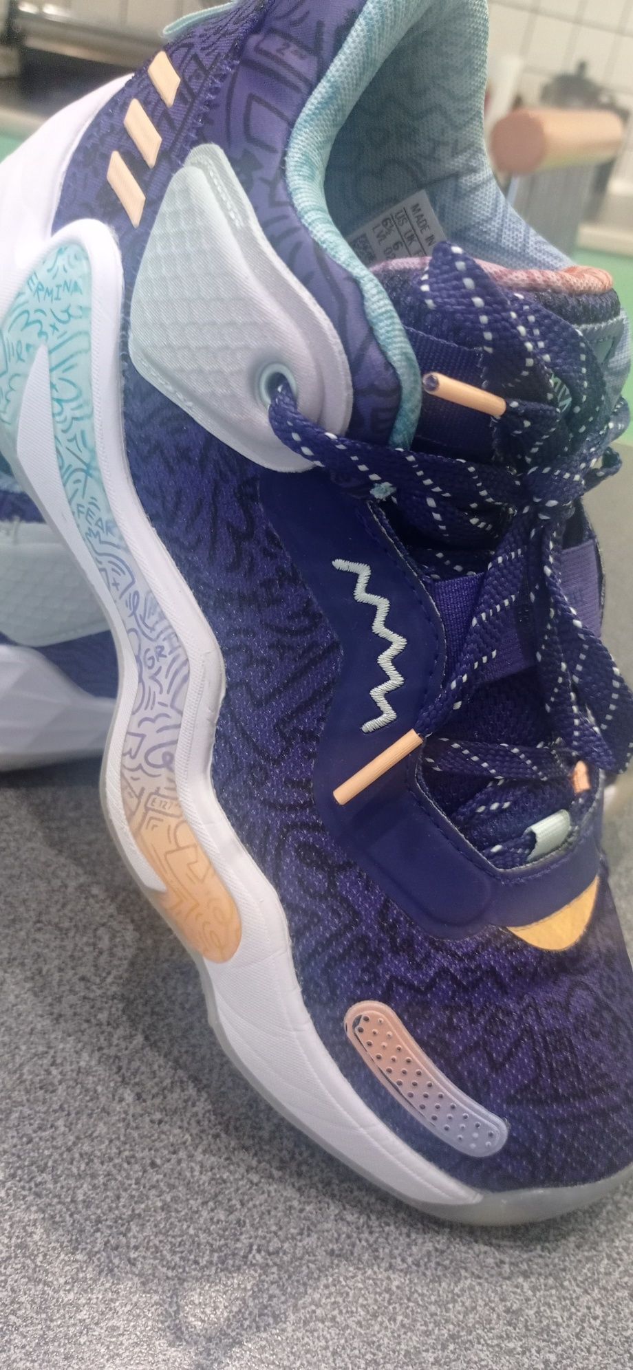 Buty adidas d.o.n issue 3 rozm 39 ,1/3 koszykówka siatkówka