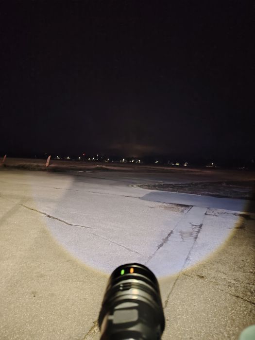 Duas lanternas grandes..em ABS recarregáveis com powerbank
Duas lanter