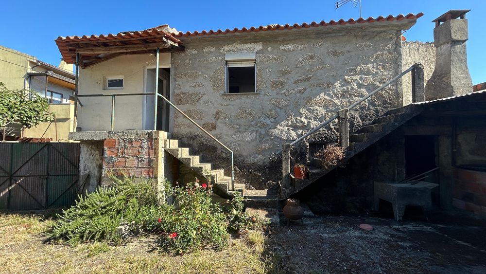 Moradia T2+1 com Terreno em São João de Lourosa