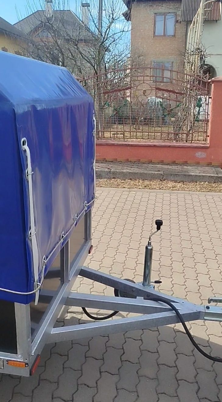 Легковий причіп.