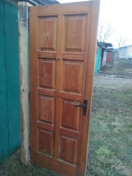 Деревянные входные двери