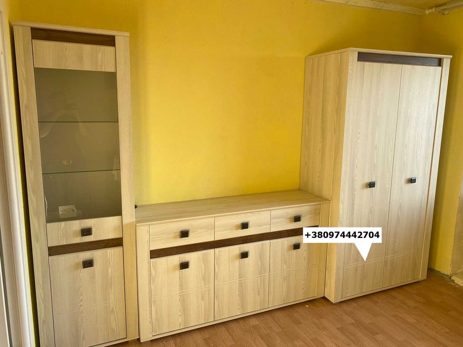 Збірка меблів для дому. Скласти меблі. Зібрати меблі.