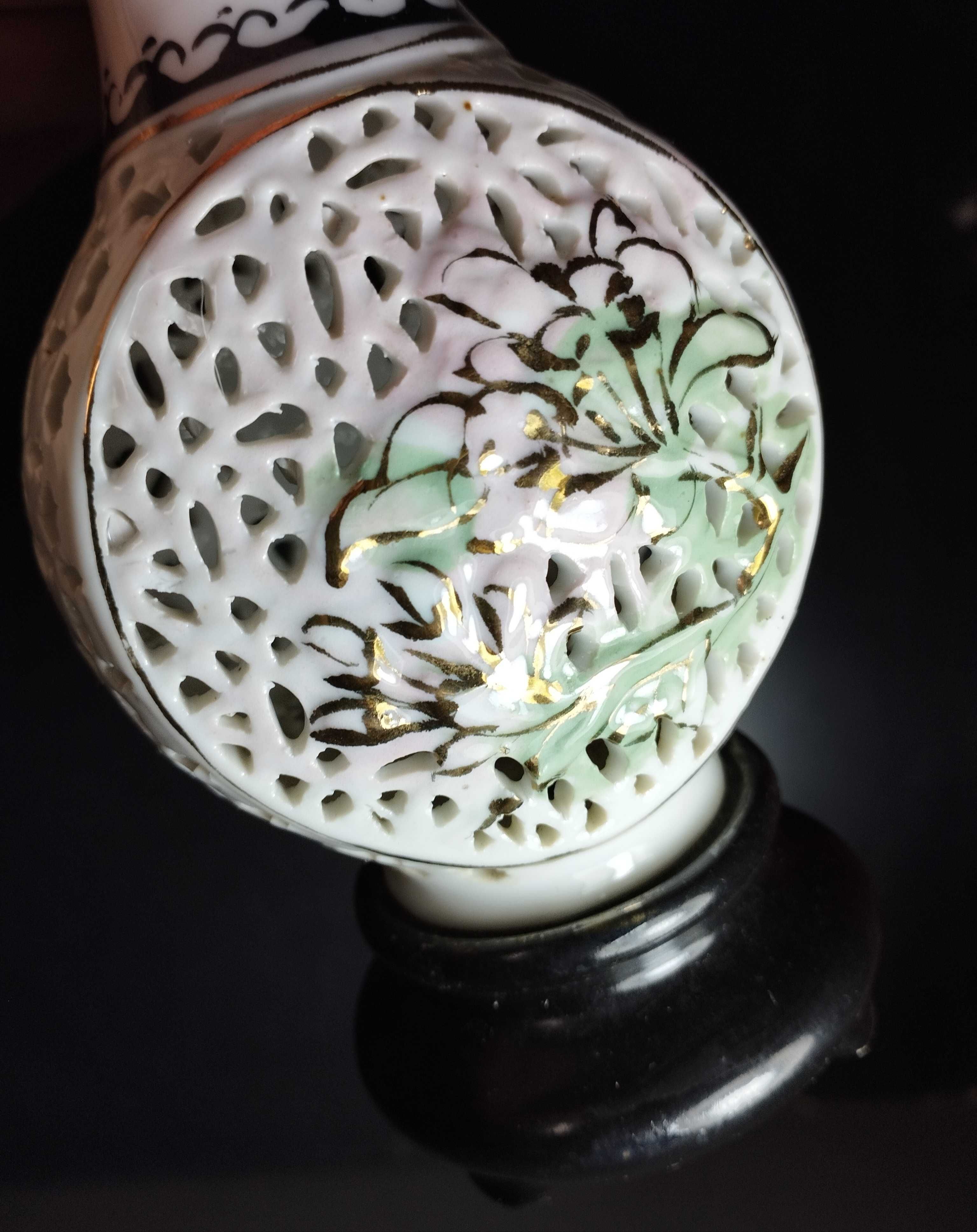 Ажурная фарворовая ваза на подставке, Китай, винтаж