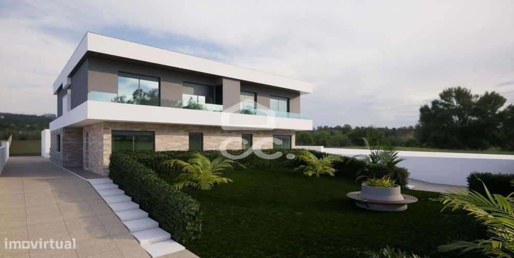 Moradia T4 em fase final de construção em  Cantanhede