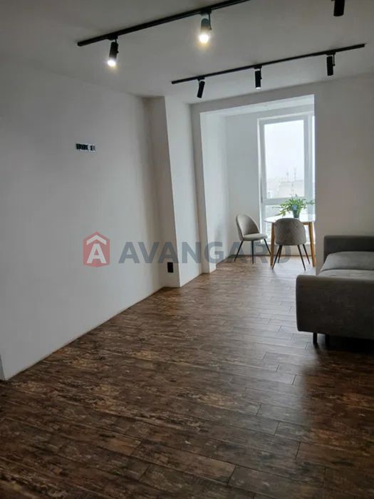 Продам 2 кімн квартиру з ремонтом в новобудові