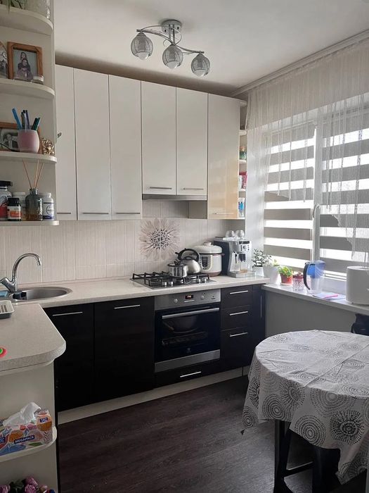 Продам двокімнатну квартиру, район Пацаєва.