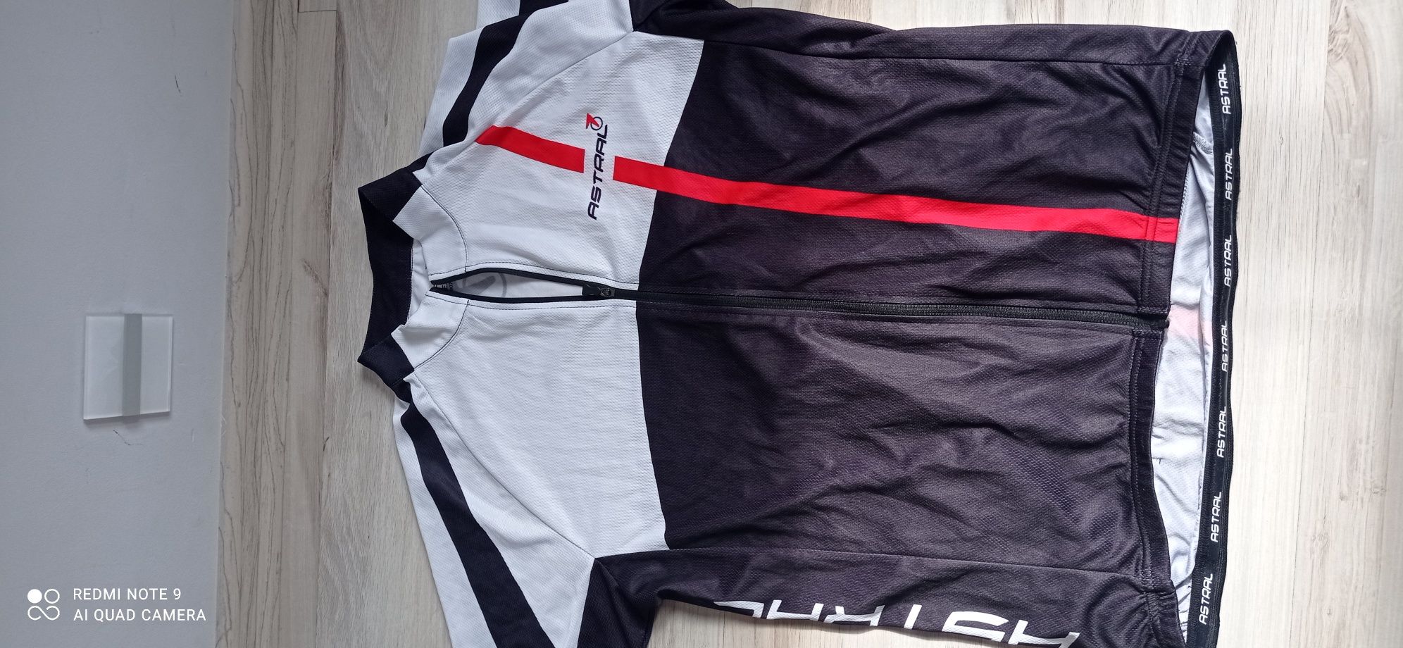 Bluzka bluza na rower firmy astral r. L nowa bez metki