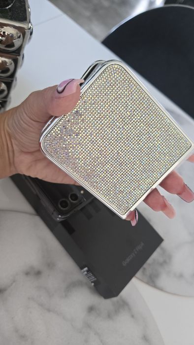 Samsung z Filip 4 + nowe etui cyrkonie