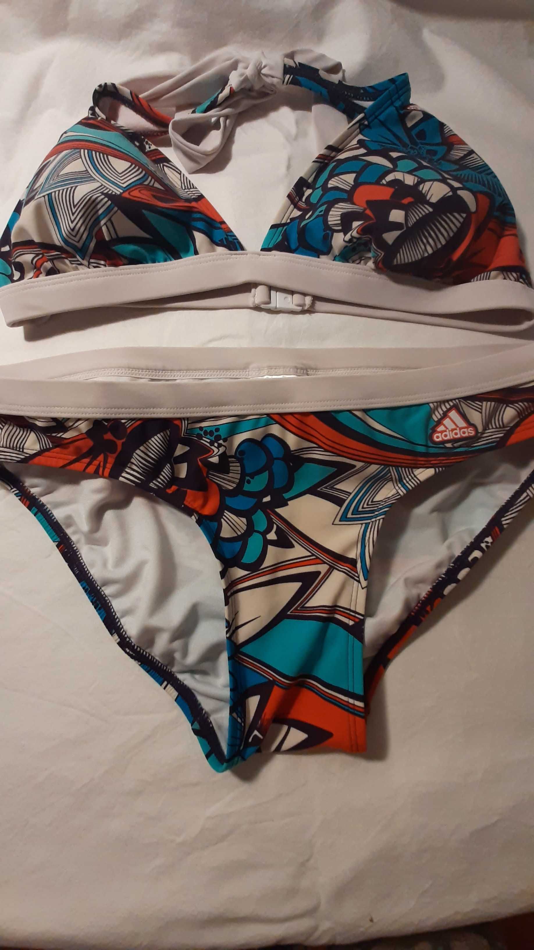 Bikini Adidas motivos florais