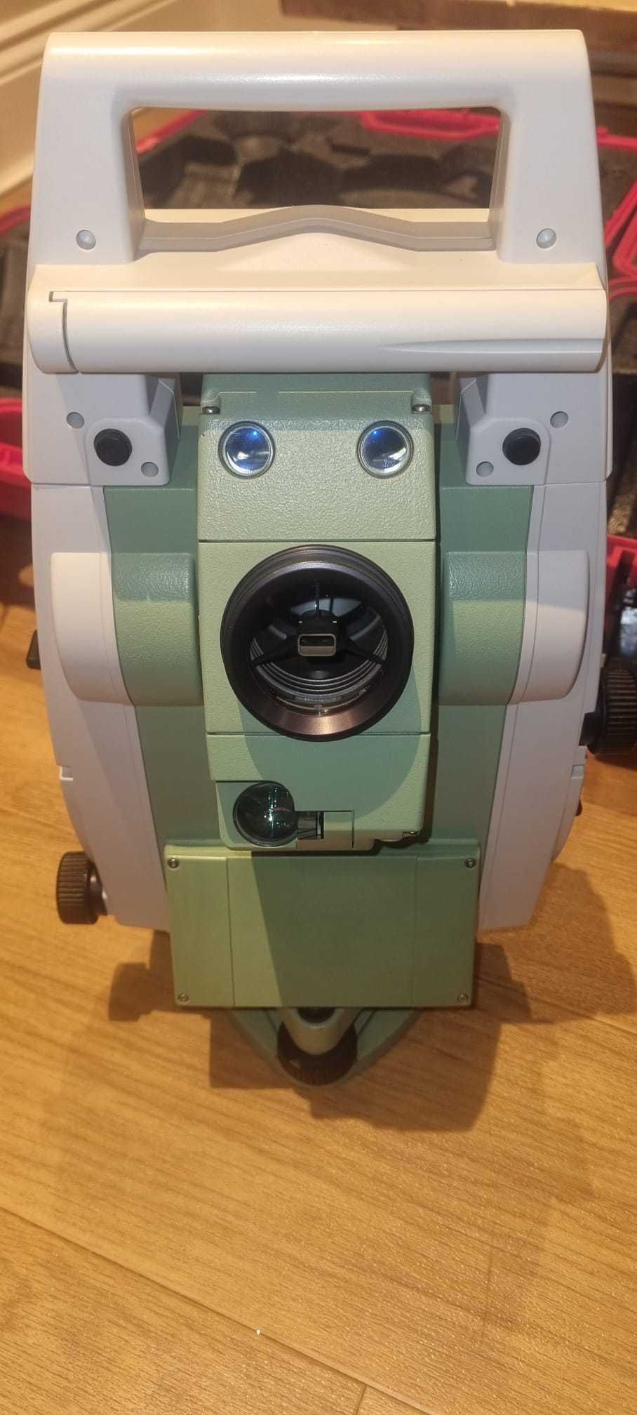 Leica TCRP1203 R300 3" Tachimetr robotyczny bezlustrowy.