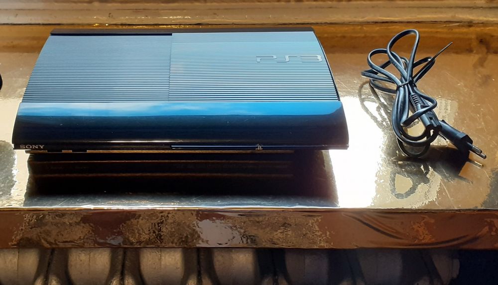 Konsola PlayStation 3 Super Slim PS3 + Gran Turismo