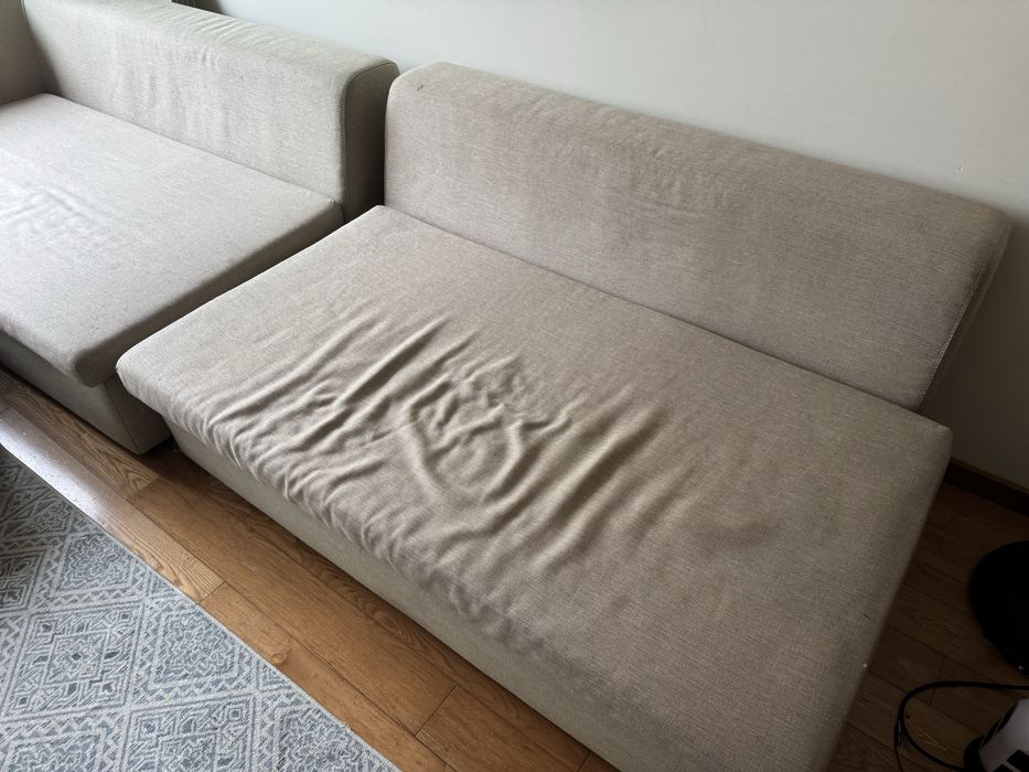 Sofa modelar usado Laskasas