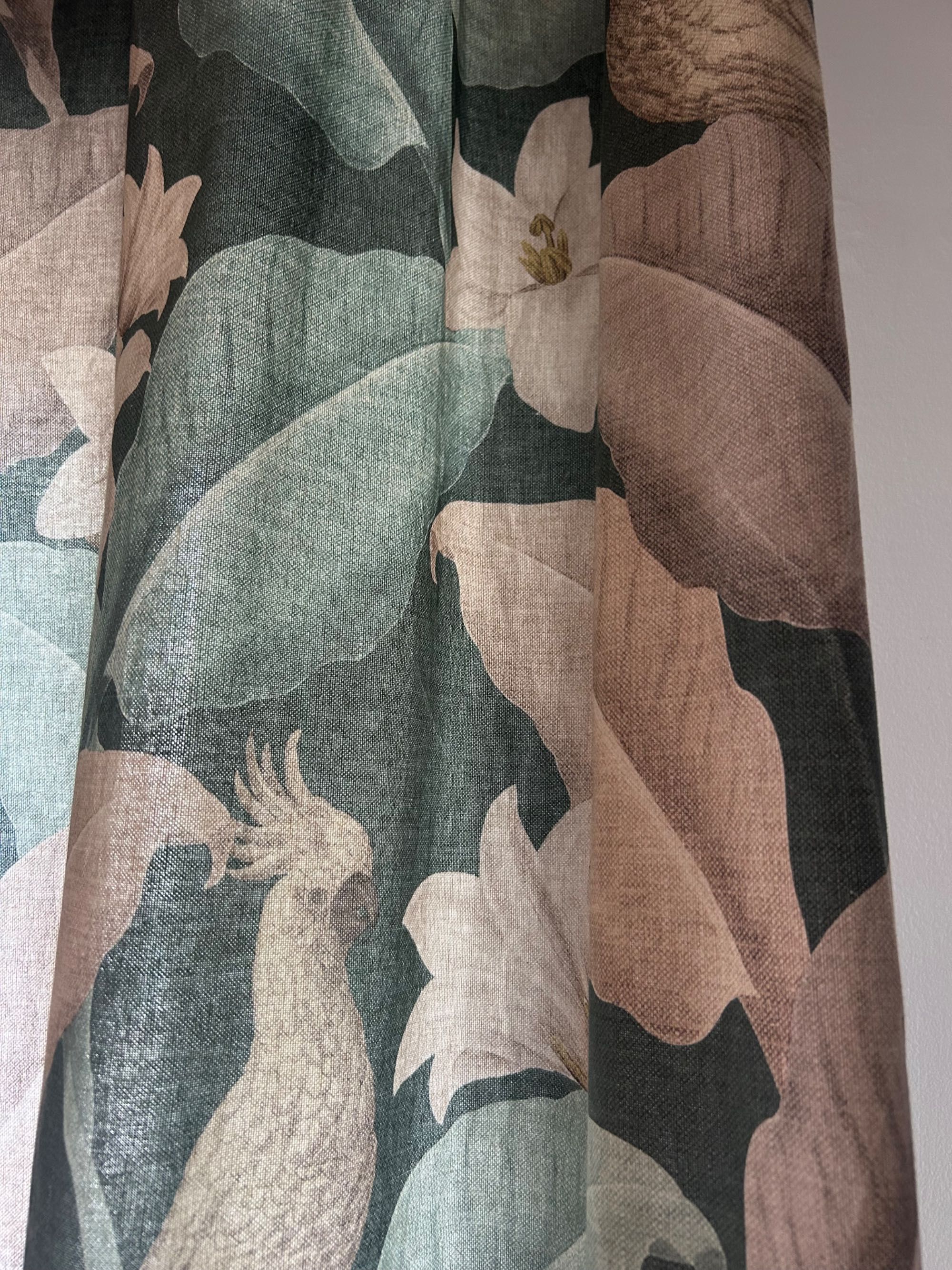Conjunto: 2 almofadas, 4 cortinados (verde, creme, castanho)