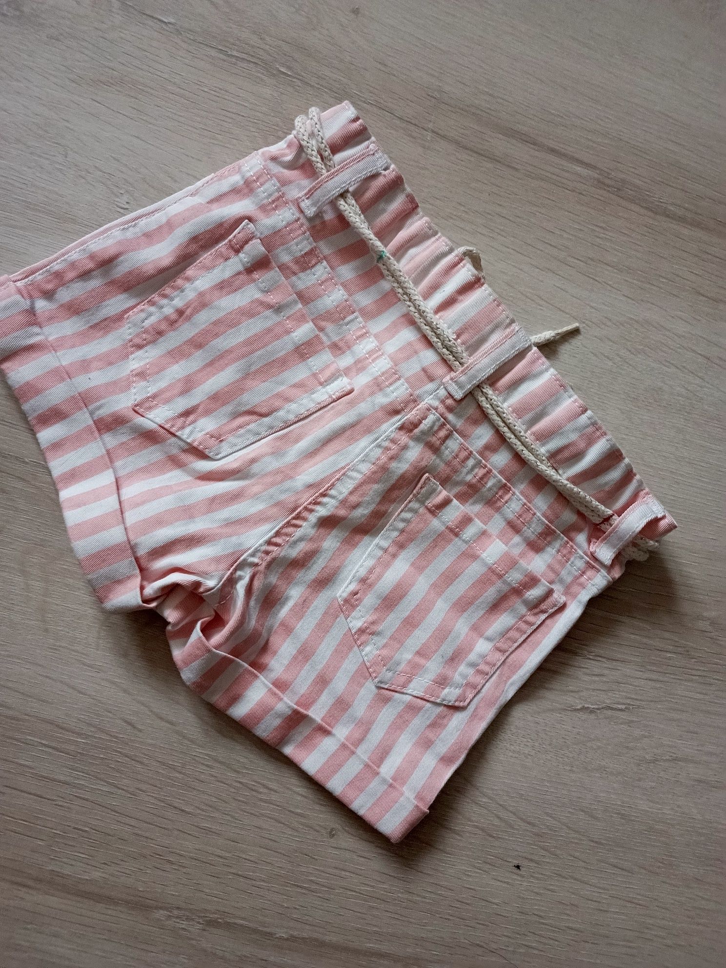 Różowo białe spodenki w paski Koton Kids z sznureczkiem 104 110