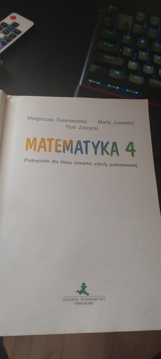 Sprzedam podręcznik Matematyka 4 nowa wersja matematyka z plusem