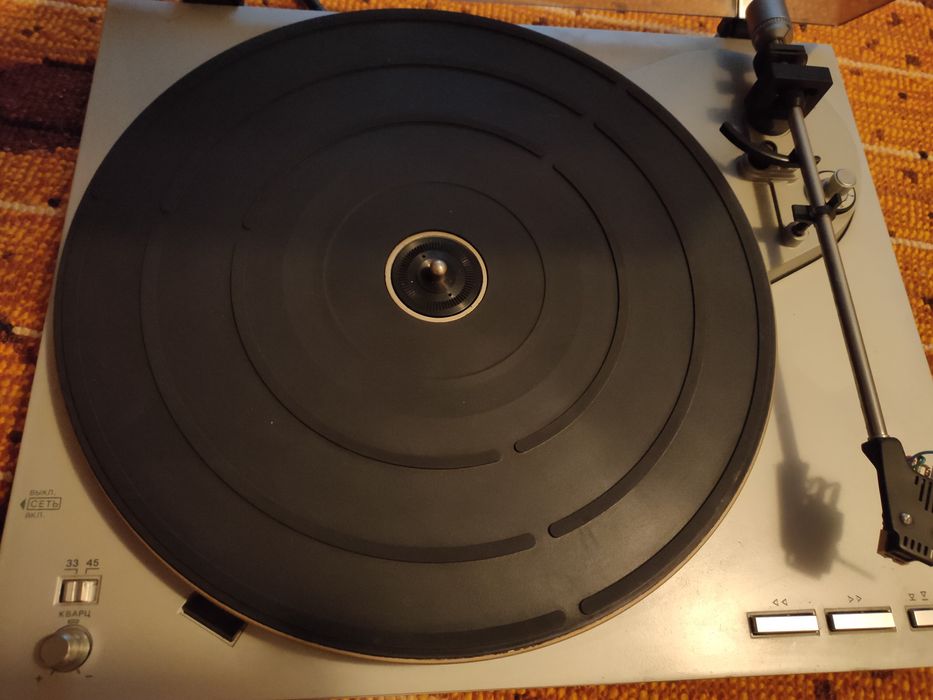 Проигрователь виниловых дисков