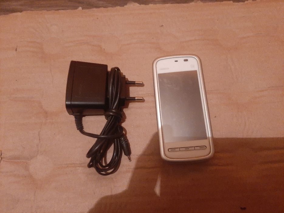 Телефон Nokia 5230