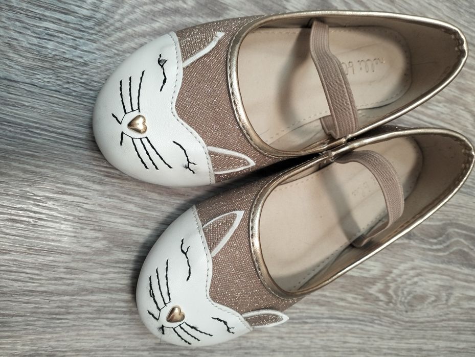 Дитяче взуття, тапки, босоніжки