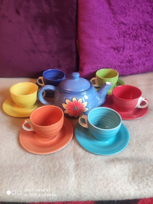 Filiżanki plus dzbanek idealne na sezon letni do ogrodu.