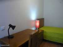 70912 - Quarto com cama de solteiro, com casa...