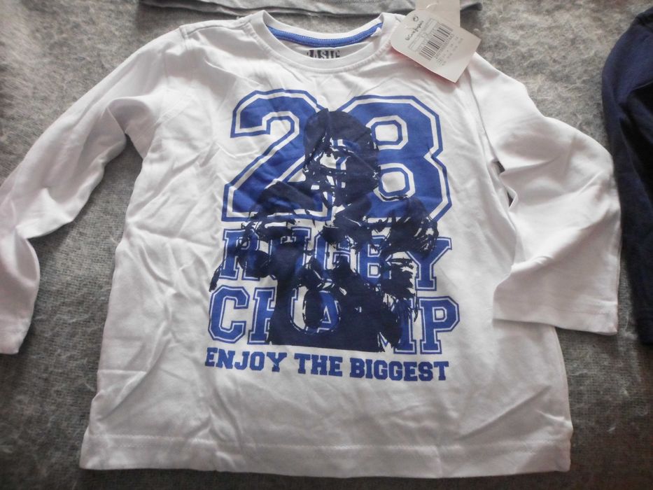 lote de roupa nova com etiqueta para bebe menino