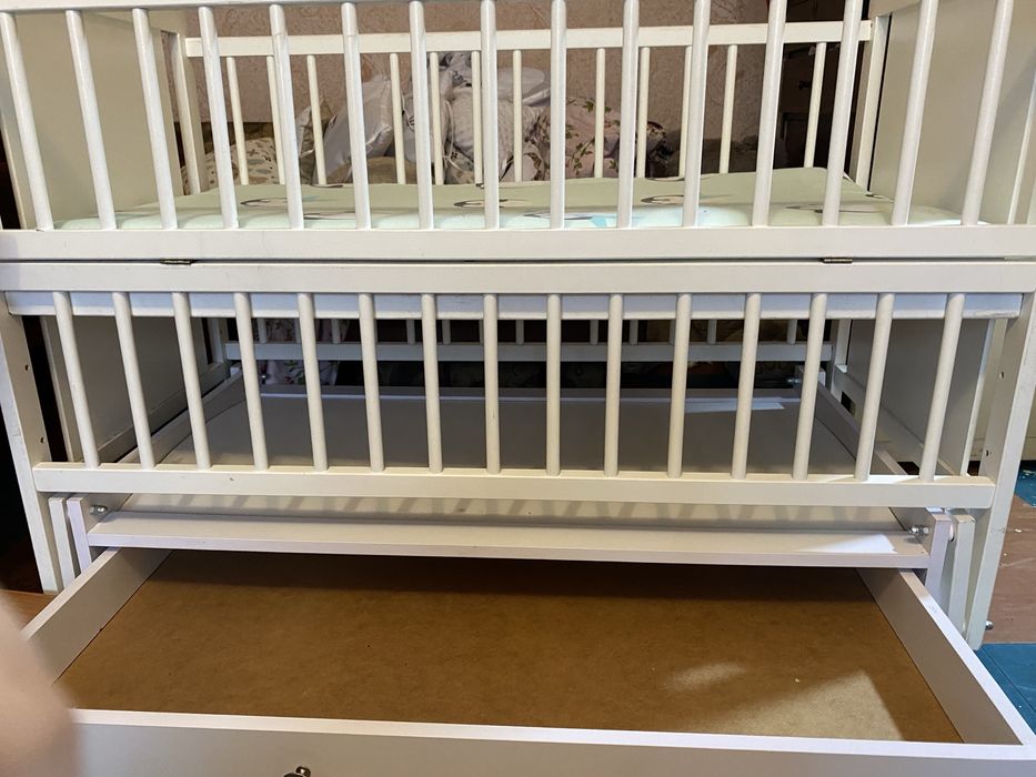 Дитяче ліжечко на маятнику