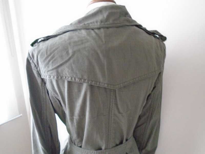 Casaco gabardine estilo militar verde seco