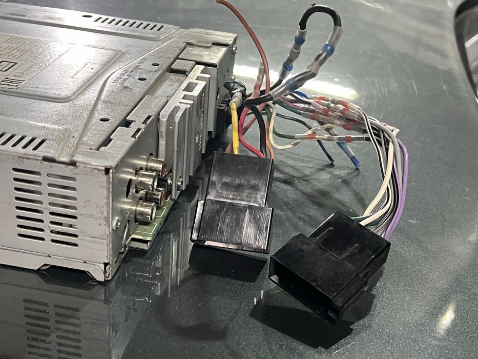 Продам автомагнитолу ALPINE CDE-180RM