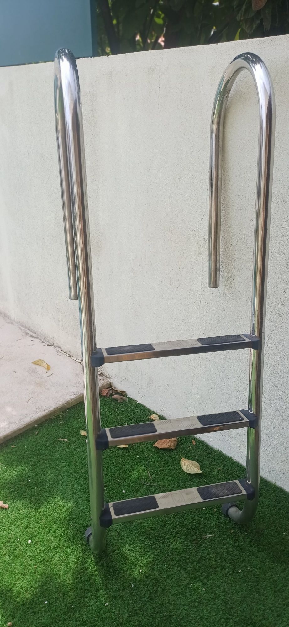 Escada de piscina