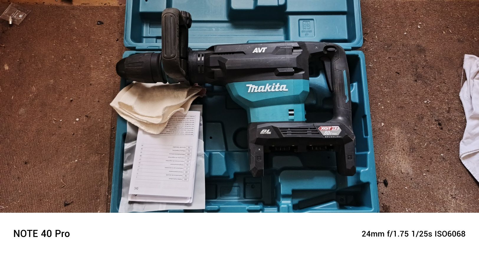 Makita młot wyburzeniowy  HM002 XGT