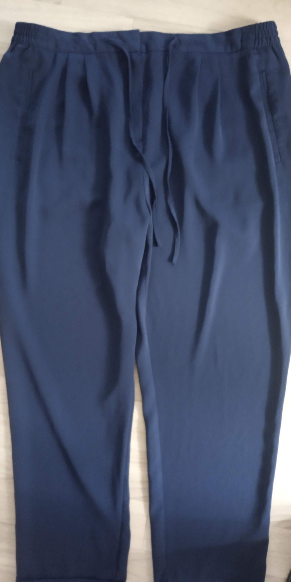 Spodnie granat roz EUR 44 firmy F&F