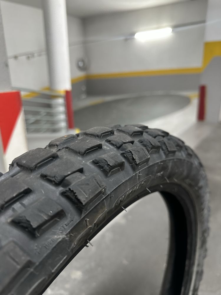 Ofereço - Michelin Anakee Wild frente 90/90-21 (Rasto 25%)