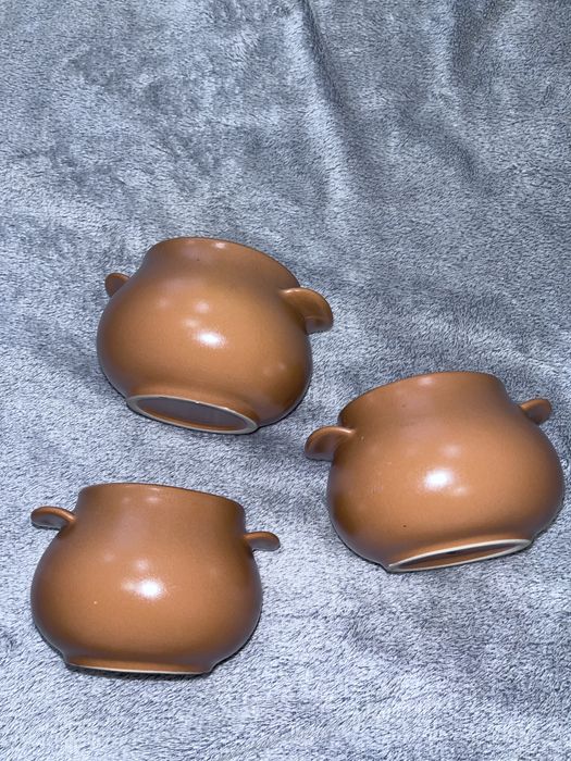 Керамічні горщики для квітів – 3 штуки, є невеликі пошкодження