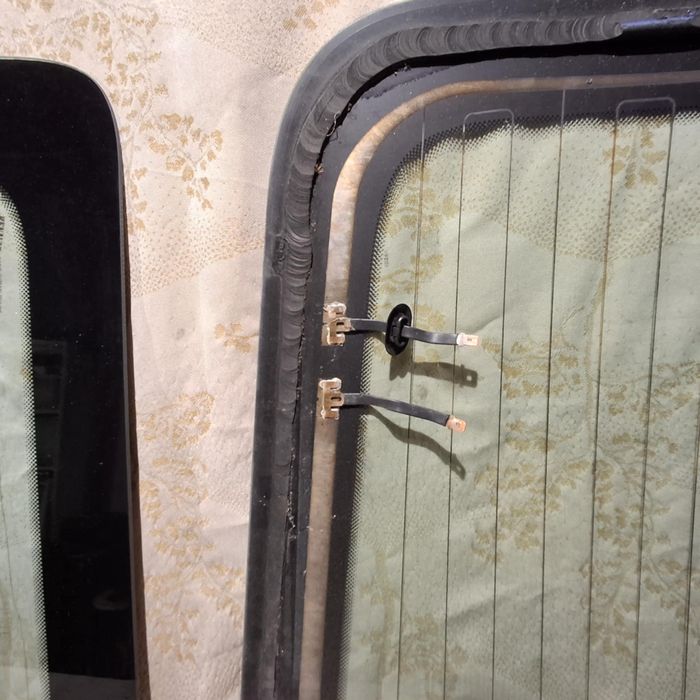 Szyby drzwi tylnych Renault Trafic III